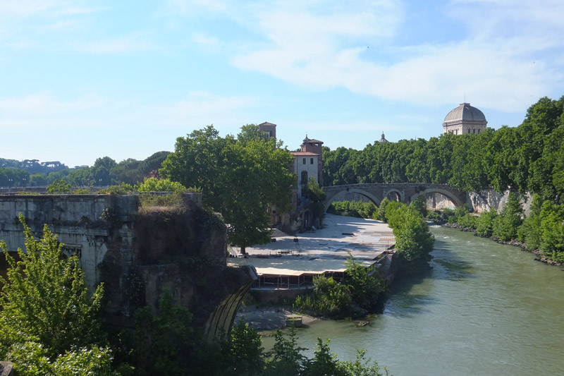 Ponte Rotto, Ponte Fabricio and the island