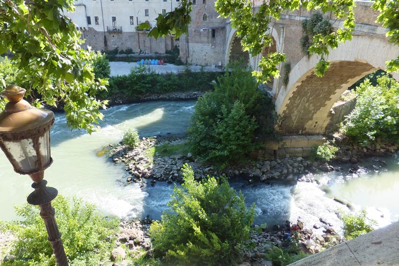 Ponte Fabricio from the Lungotevere