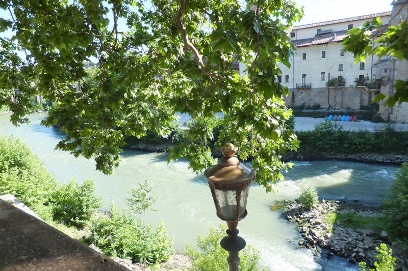 The southern part of the island, including the Ospedale Israelitico, from the eastern Lungotevere